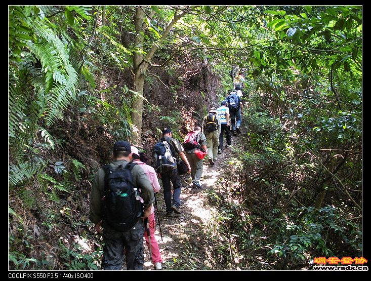中饭后继续前进。