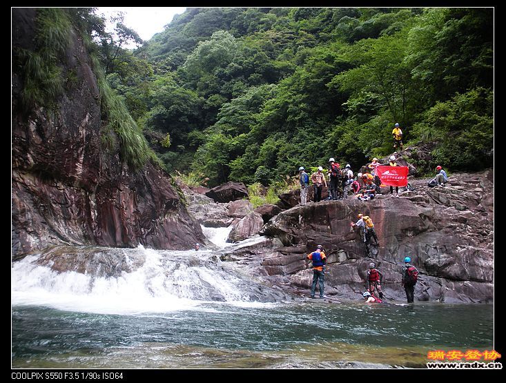 沙子，晒下我们的旗帜。
