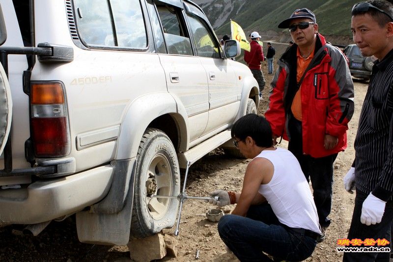 照片 我坐的车炮胎了555.jpg