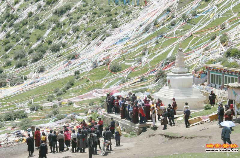 逝者大多由摩托运抵