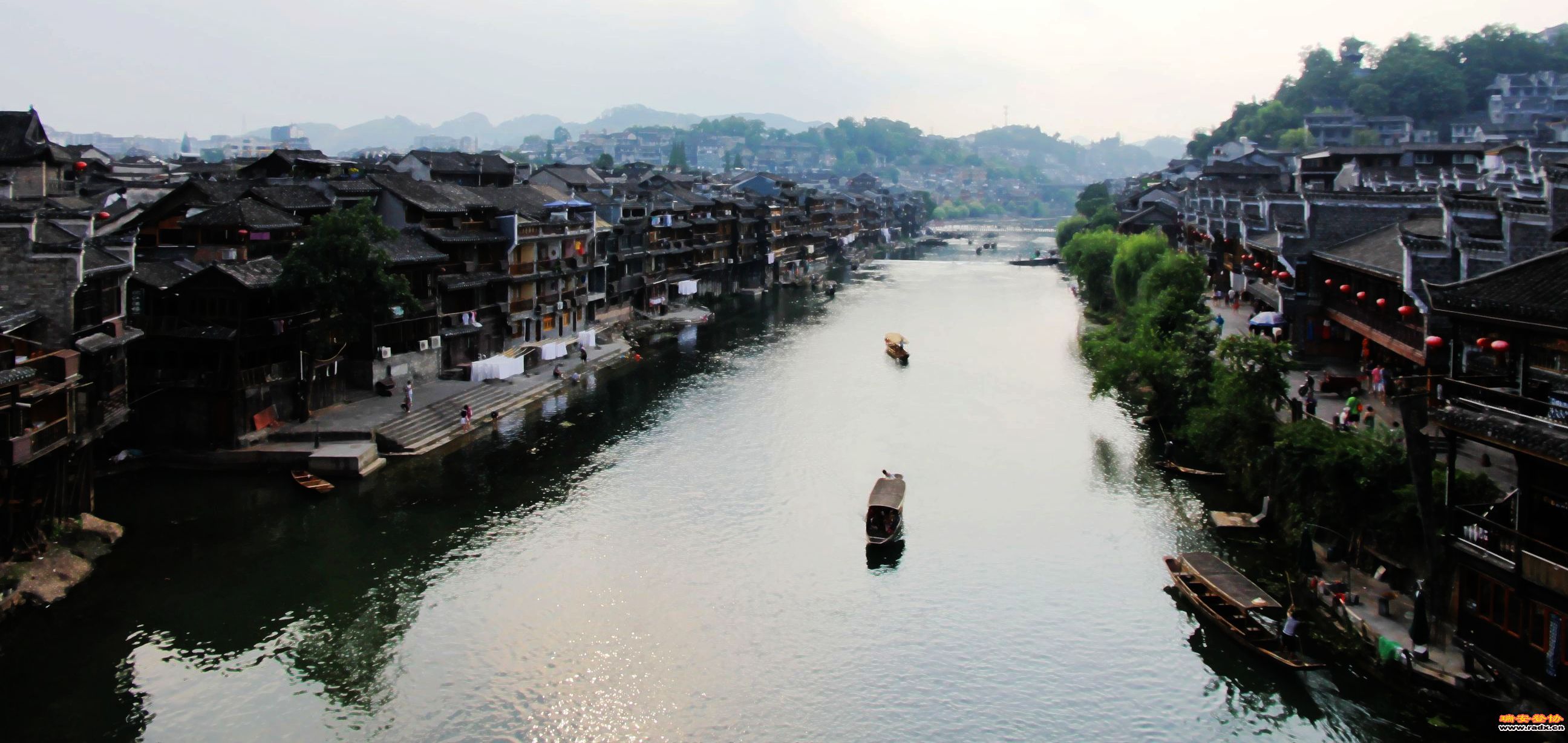陀江飘舟.jpg