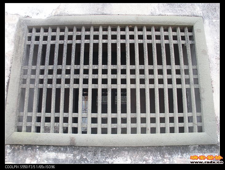 精美的门框，石雕作品。