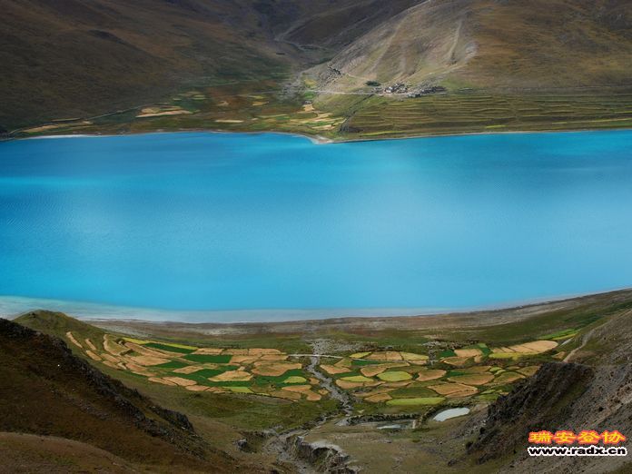 相对于纳木错，羊卓雍错显得更宁静.jpg