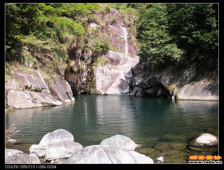 龙潭，挡住前路，往右上山（村）