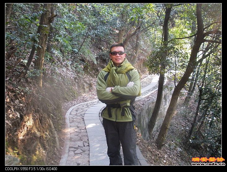 请清洁工老伯为我拍照，还不错！